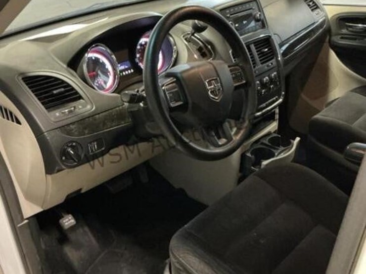 2014-dodge-grand-caravan-image-26