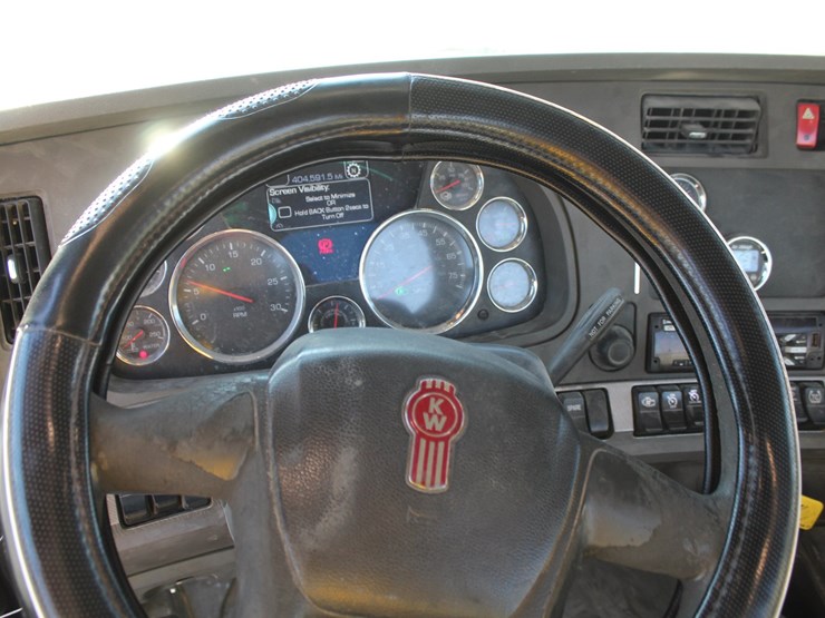 2015-kenworth-t880-image-12