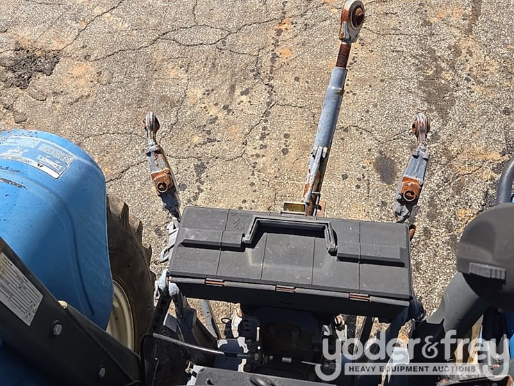 new-holland-tn70-image-26