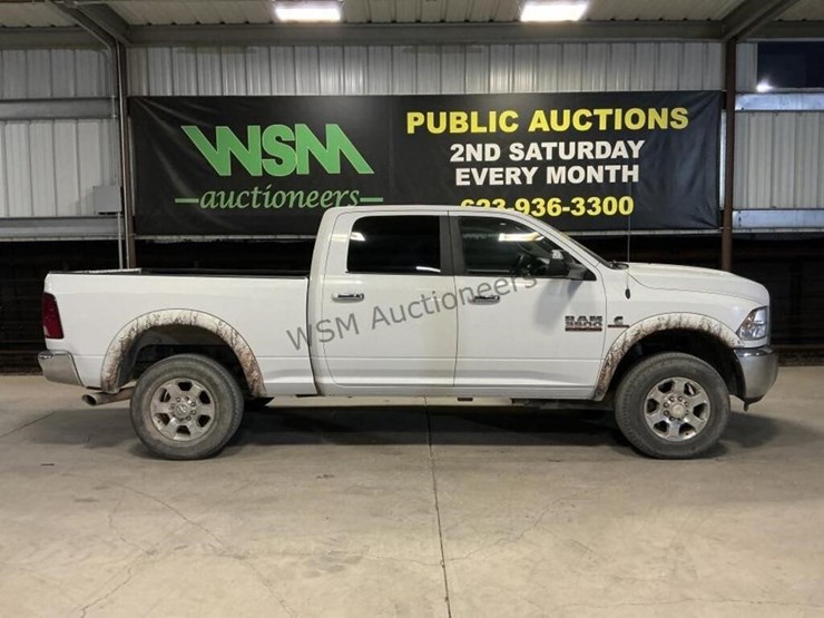 2016-dodge-3500-image-1