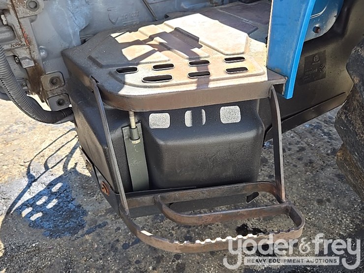 new-holland-tn70-image-18