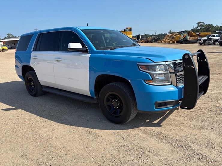 2017-chevrolet-tahoe-image-2