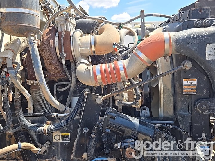 2012-peterbilt-348-image-66