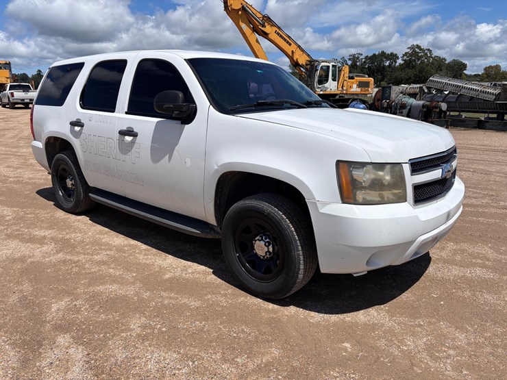 2011-chevrolet-tahoe-image-2