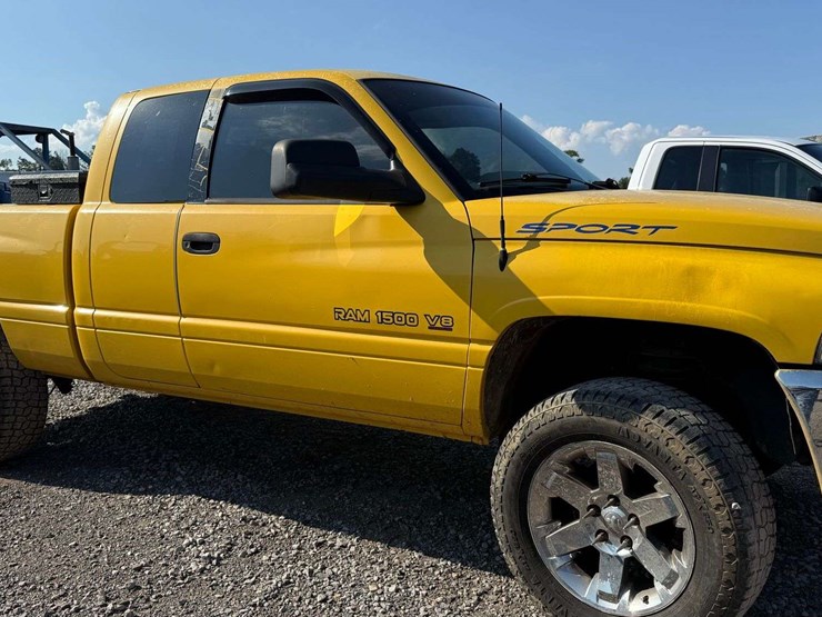 2000-dodge-1500-image-1