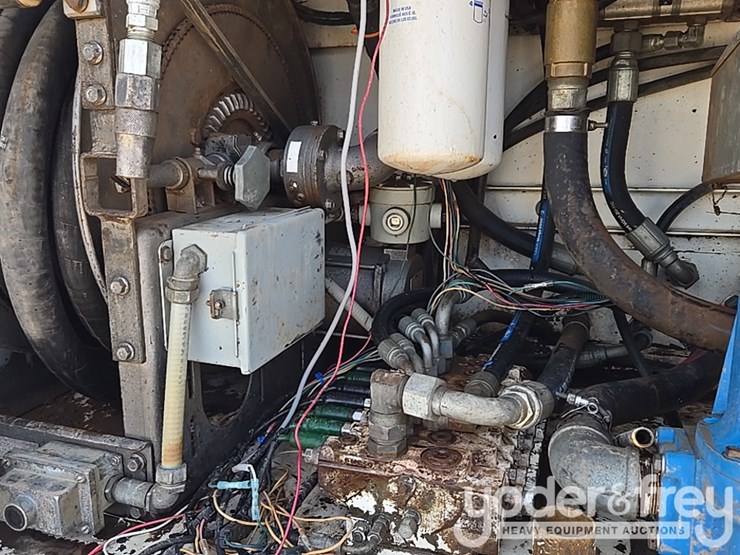 2012-peterbilt-348-image-46