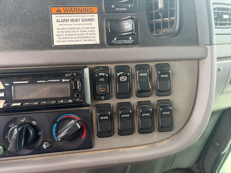2011-peterbilt-367-image-31