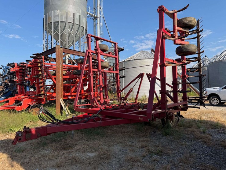 sunflower-2430-38-chisel-plow-image-11