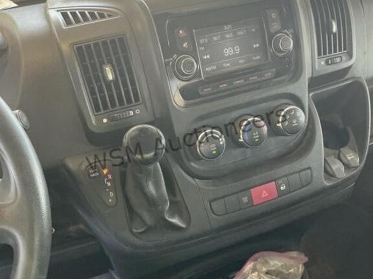 2019-dodge-3500-image-21