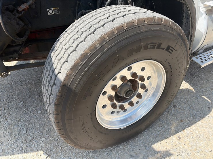 2019-kenworth-t800-image-12