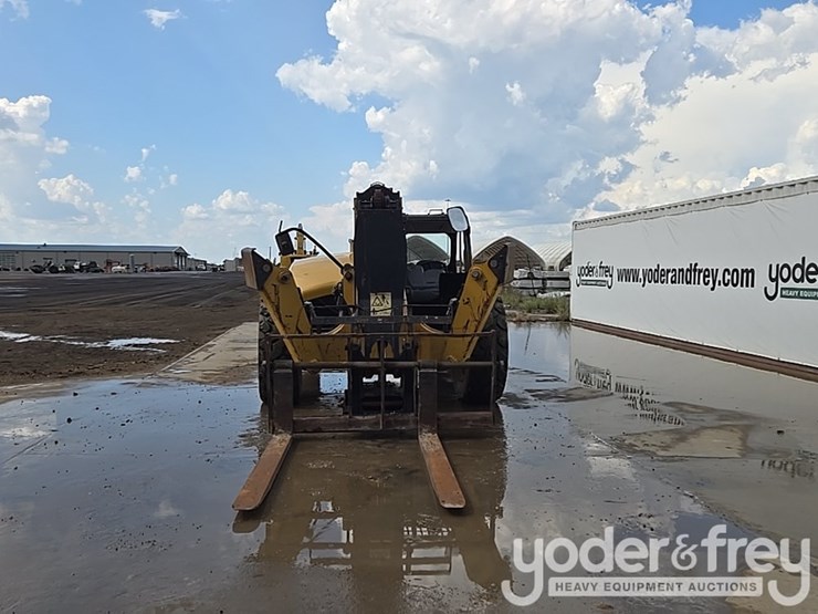 2015-caterpillar-tl1055d-image-8