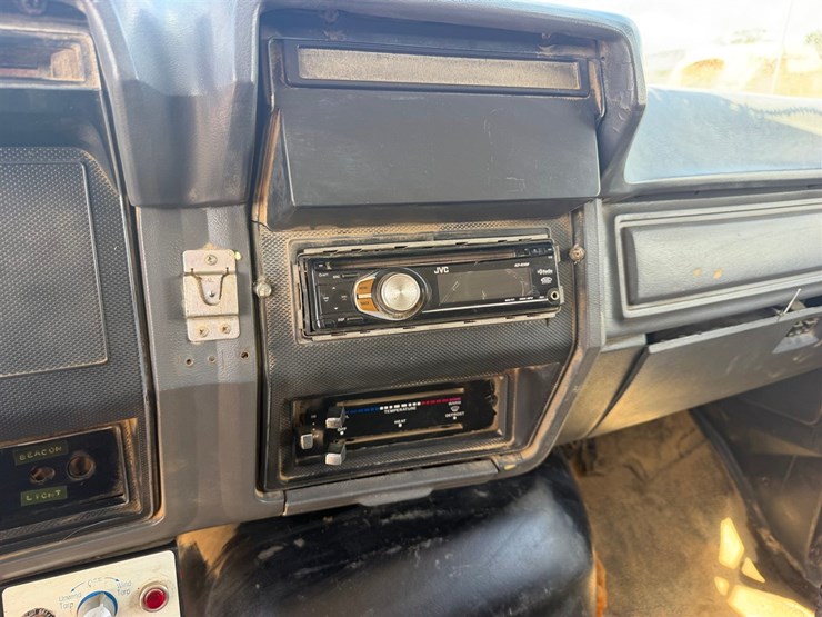 1991-ford-f700-image-12