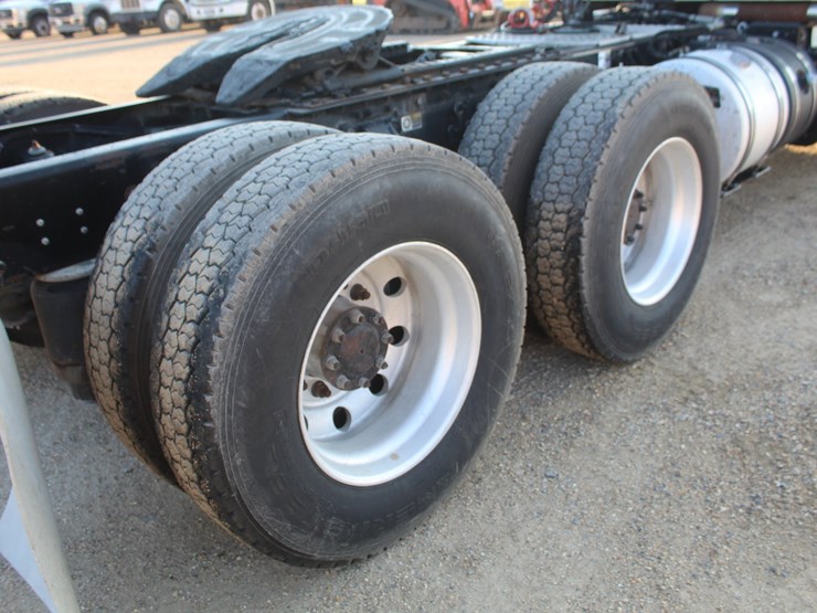 2015-kenworth-t880-image-6