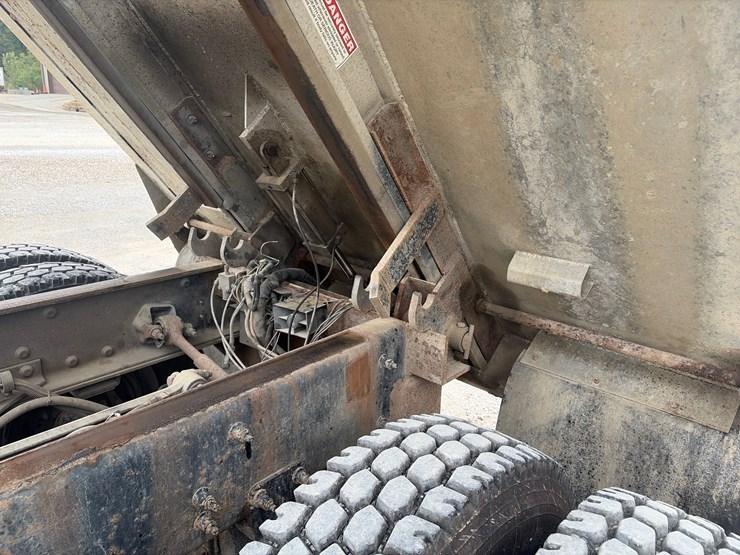 2011-peterbilt-367-image-21