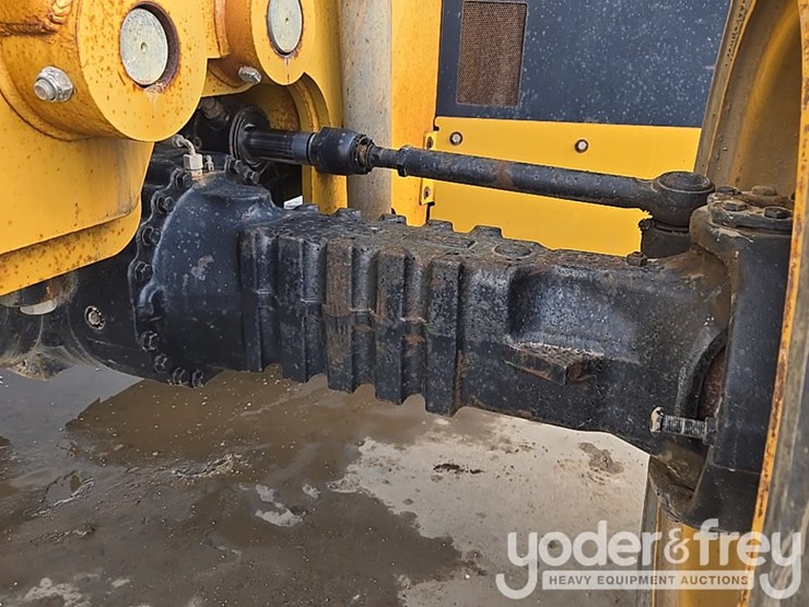 2015-caterpillar-tl1055d-image-35
