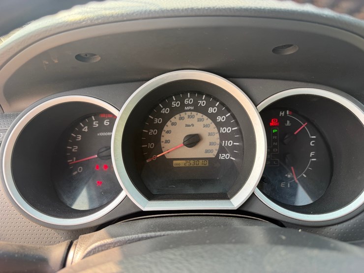 2005-toyota-tacoma-image-10