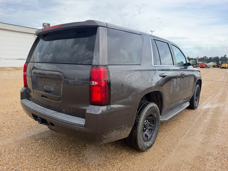 2016-chevrolet-tahoe-image-3