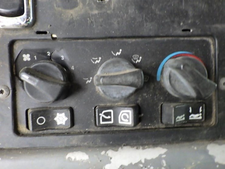 2009-peterbilt-387-image-51