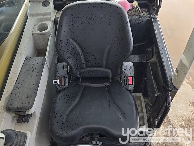 2015-caterpillar-tl1055d-image-53