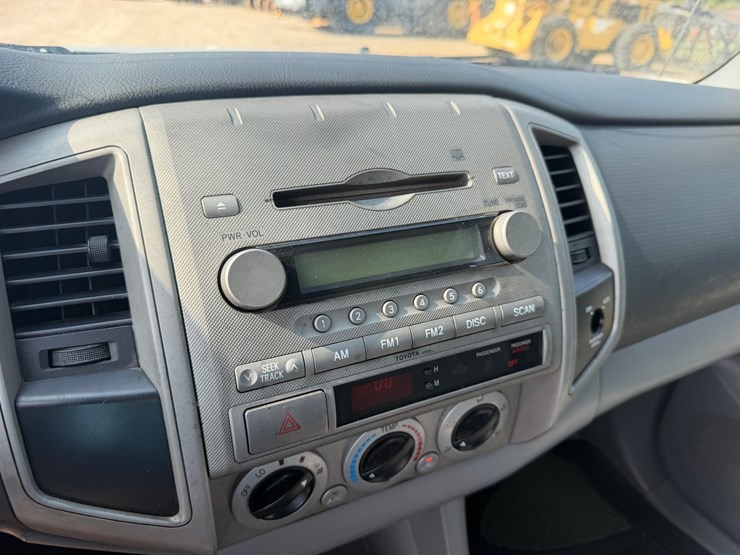 2005-toyota-tacoma-image-11