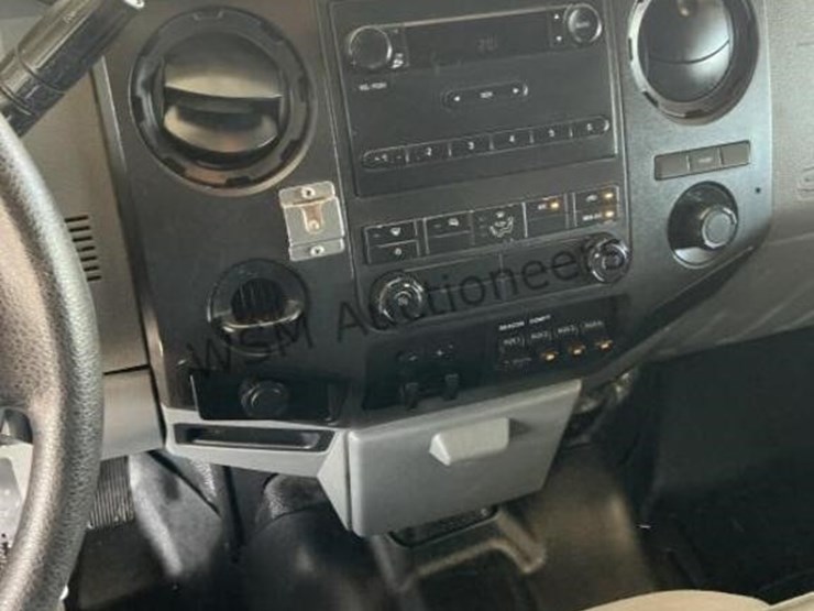 2015-ford-f550-image-26