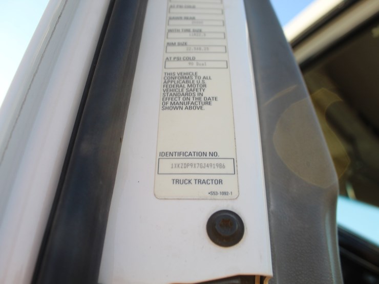 2015-kenworth-t880-image-16