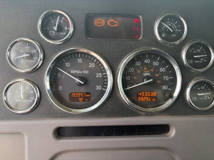 2011-peterbilt-367-image-29