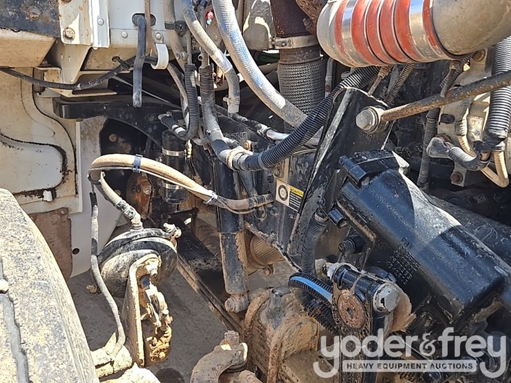 2012-peterbilt-348-image-64