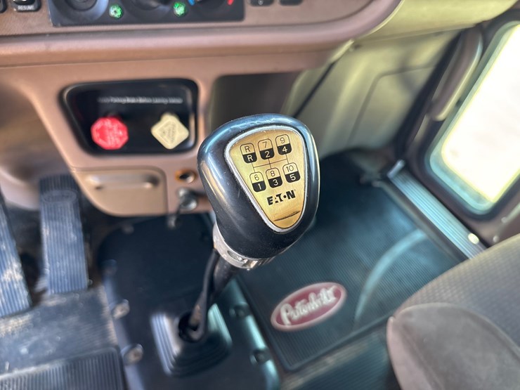 2010-peterbilt-386-image-11