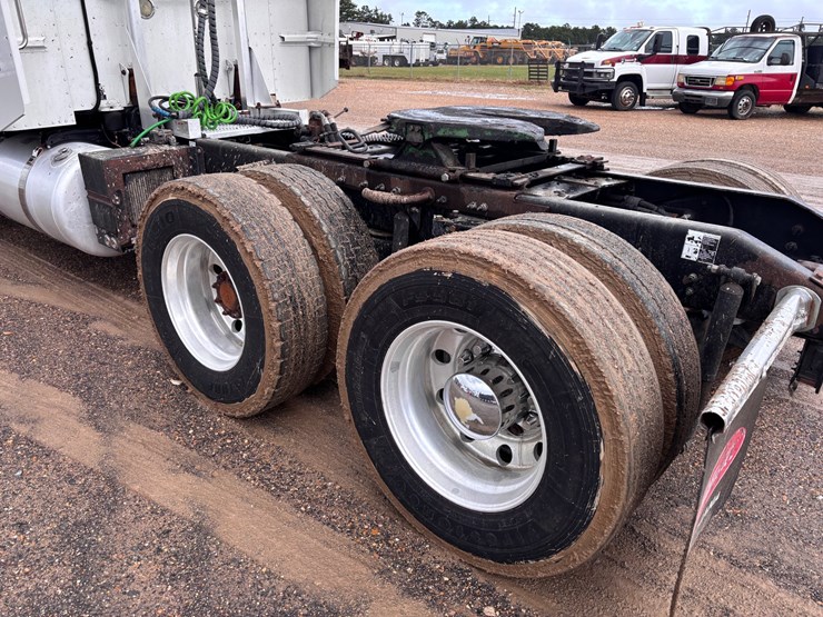 2010-peterbilt-386-image-5
