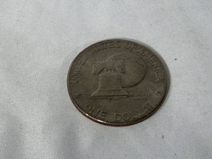 #00645-•-(20)-1976-ike-dollars-image-4
