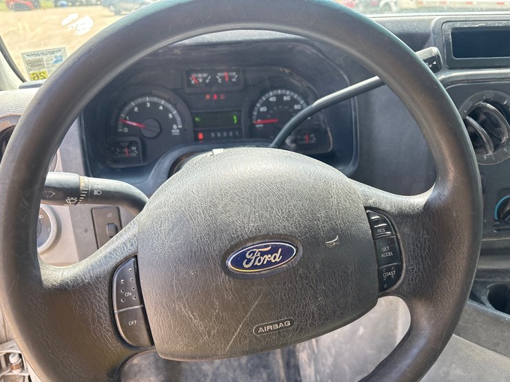 2011-ford-e350-image-10
