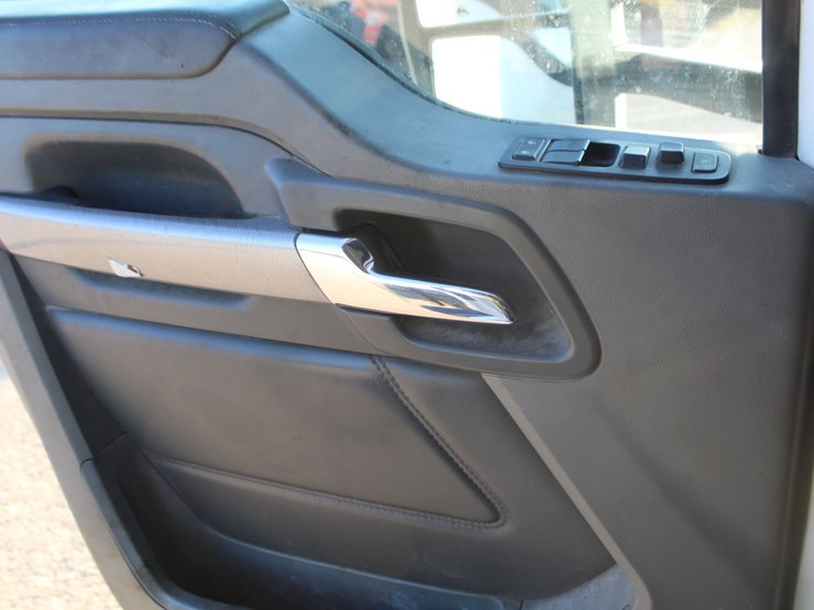 2015-kenworth-t880-image-15