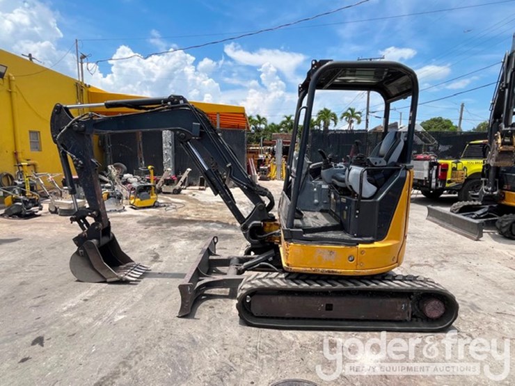 2021-deere-30g-image-1