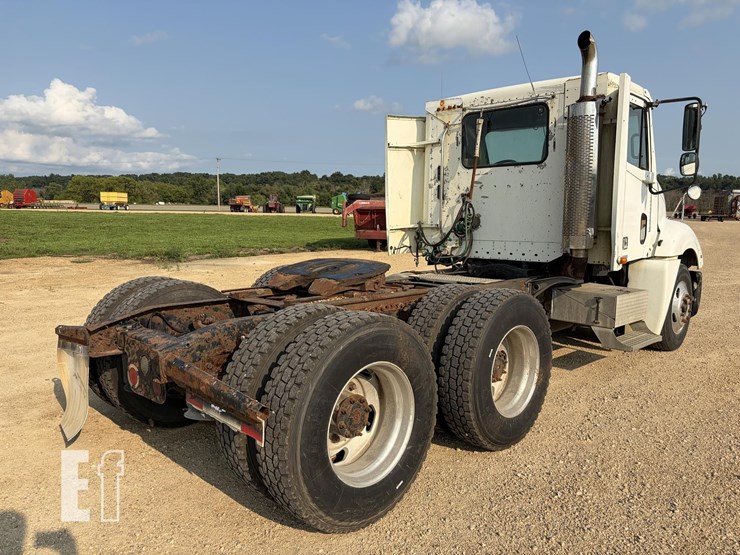 2002-freightliner-columbia-120-image-5