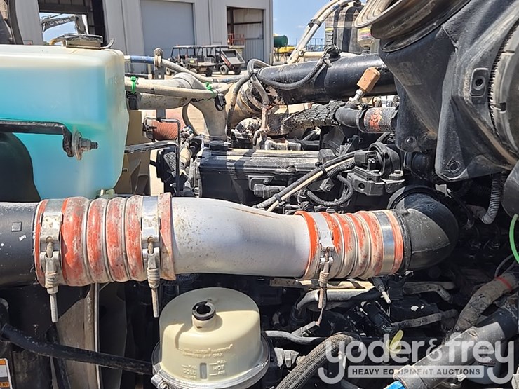 2012-peterbilt-348-image-60