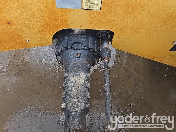 2015-caterpillar-tl1055d-image-19
