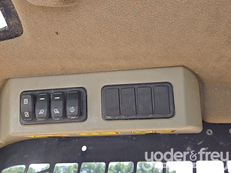 2021-caterpillar-259d3-image-30
