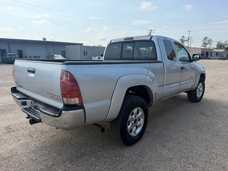 2005-toyota-tacoma-image-4