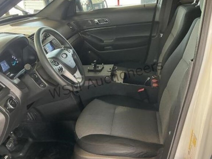 2014-ford-explorer-image-23