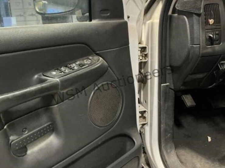 2005-dodge-ram-2500-image-23