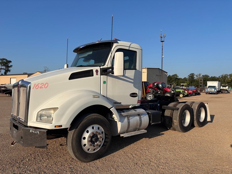 2015-kenworth-t880-image-1
