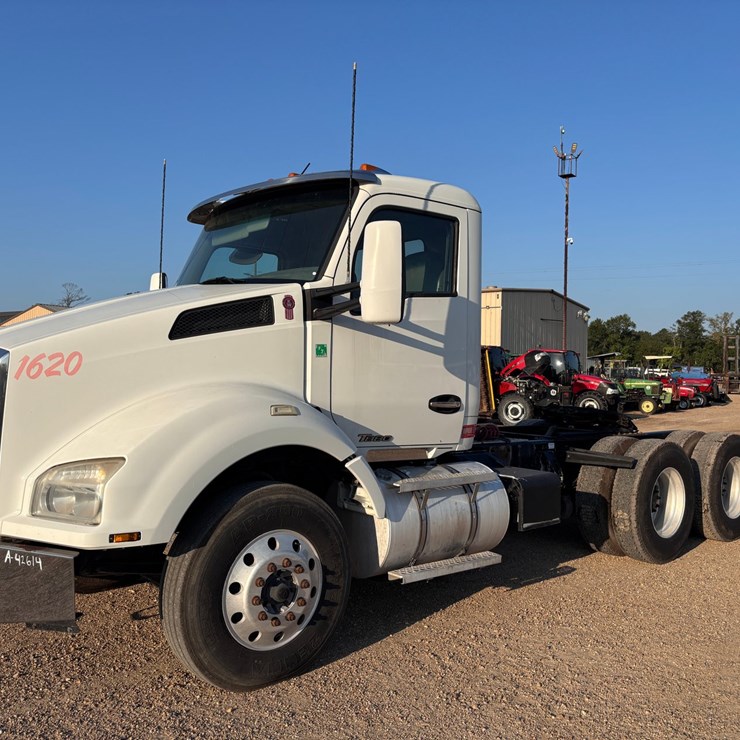 2015 KENWORTH T880