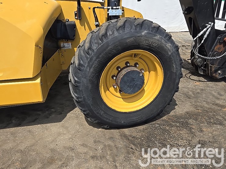 2016-caterpillar-tl943d-image-12