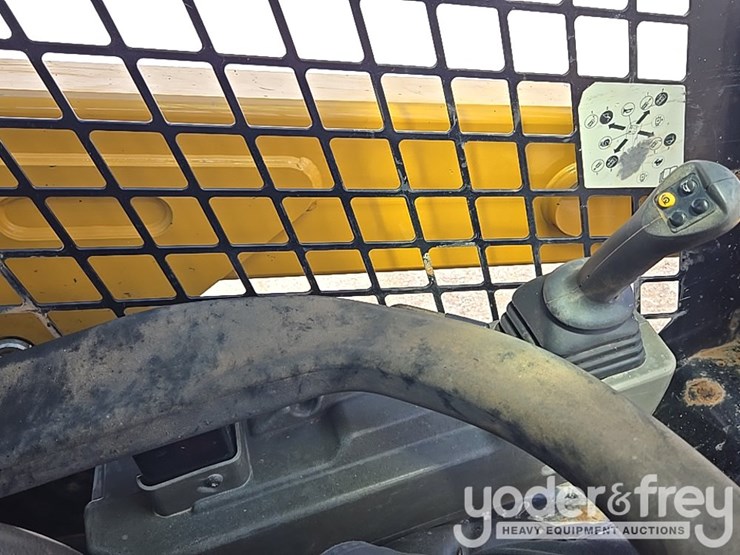 2021-caterpillar-259d3-image-23