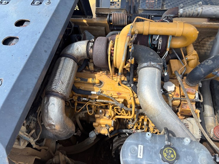 2015-deere-380g-lc-image-15