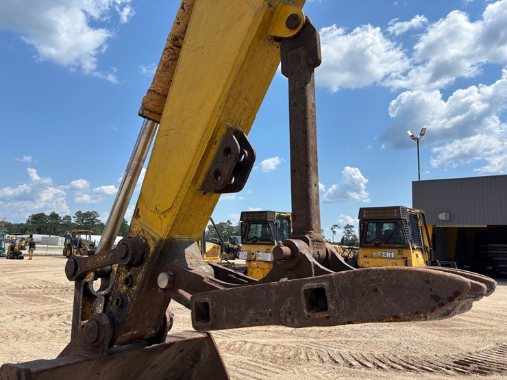 komatsu-pc220-lc-image-12