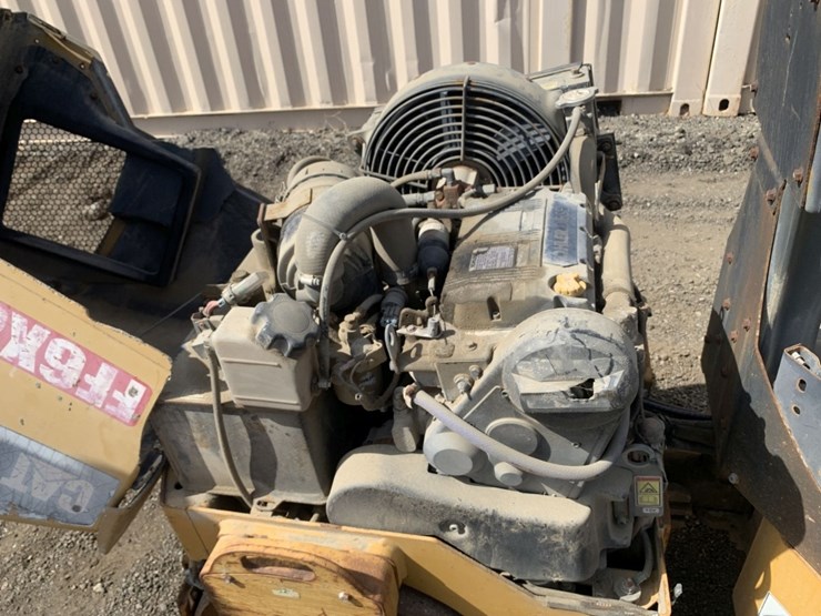 2015-caterpillar-cb14b-image-5