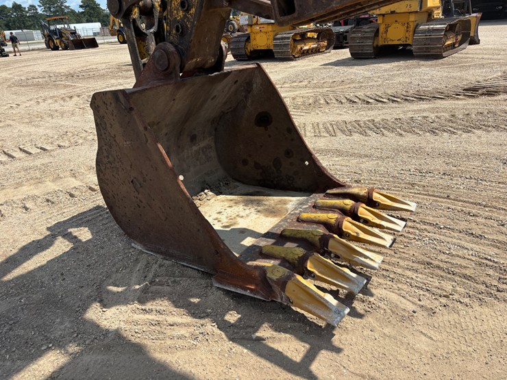 komatsu-pc220-lc-image-14