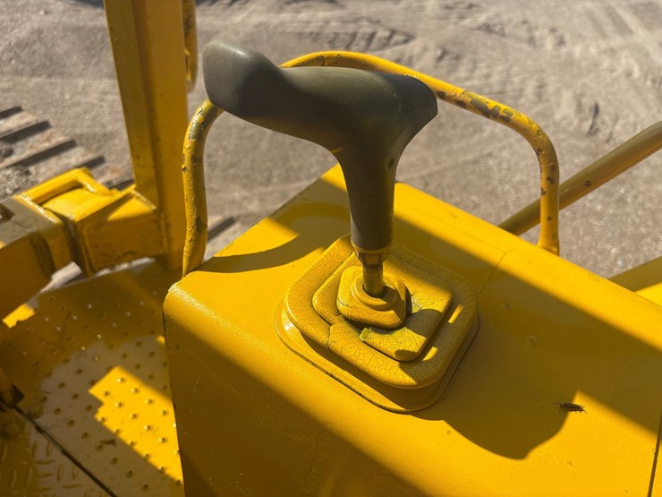 caterpillar-d4c-image-17